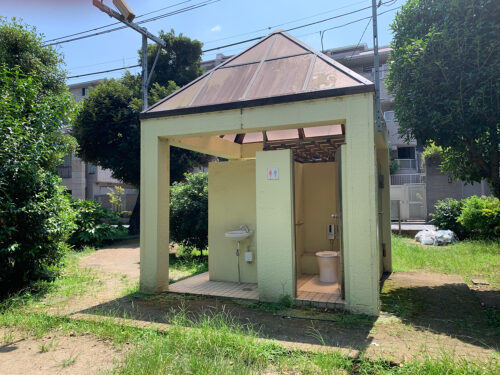 徳殿公園・公衆トイレ外観