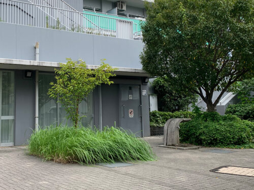 日向児童遊園・公衆トイレ外観